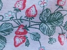 Tablecloth 71" round Strawberry Vermont Country Store Heavy Duty pink green red