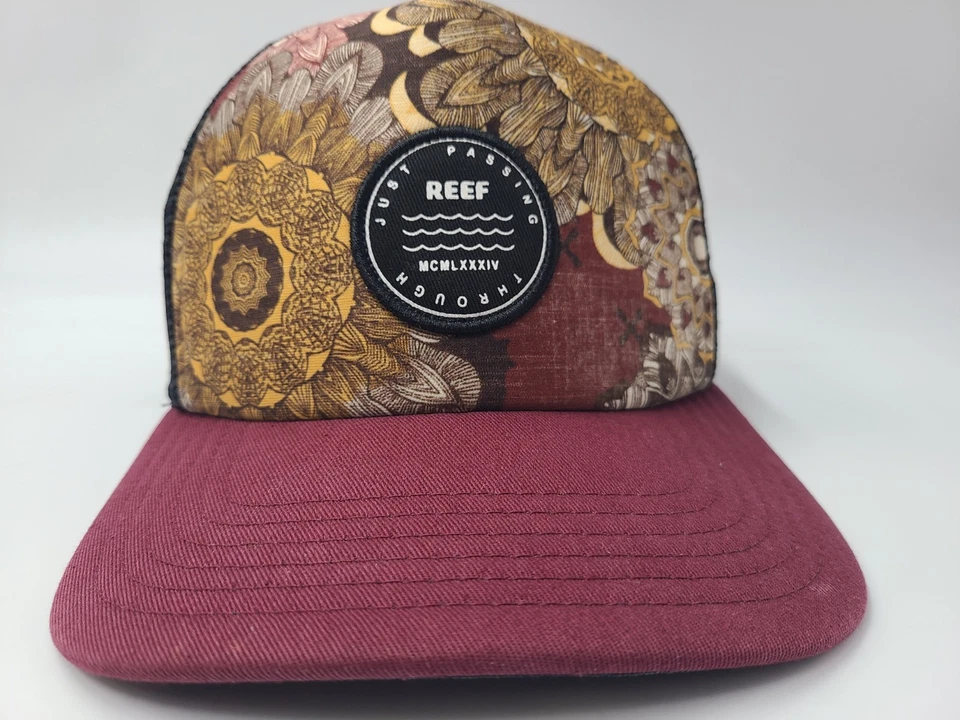 Gorra Reef Just Passing Through Mesh Trucker Snapback Pez Hombres Mujeres Negra Roja Foto 2 de 4