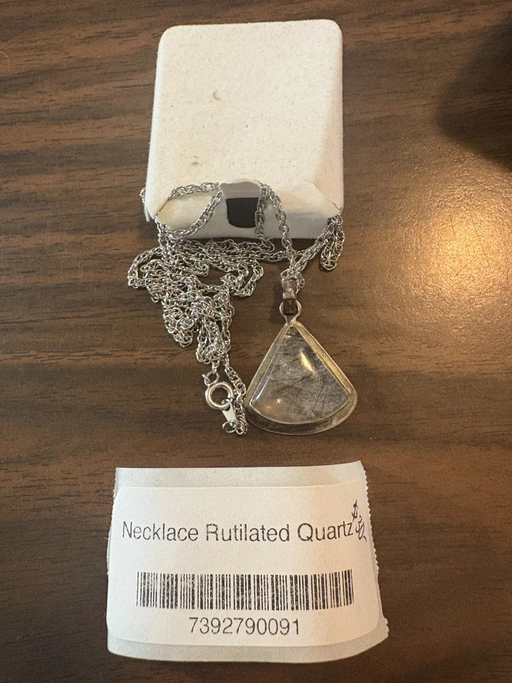 Colgante de cuarzo rutilado hecho a mano con piedras preciosas hechas a mano Foto 2 de 2