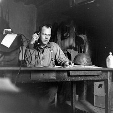 WW2 WWII Photo World War Two / US Army Soldiers in Action Normandy July 1944