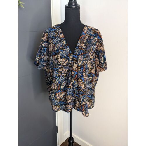 Buckle Daytrip Leafy Printed Woven Boxy V-neck Textured Top - M