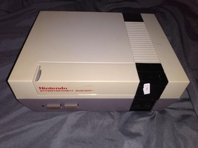 NINTENDO NES CONSOLE CONTROL DECK NES-001 POWERS ON NOT WORKING NEEDS REPAIR