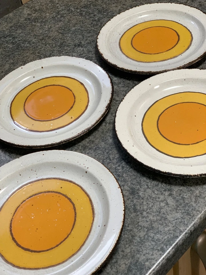 Midwinter Stonehenge "Sun"  8" Side plates x 4 - Image 3 of 4