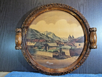 ALTE SERVIERPLATTE. HOLZ GEARBEITET. GEMALTER HINTERGRUND ANSICHT BRIANÇON SIGNIERT BOLL.
