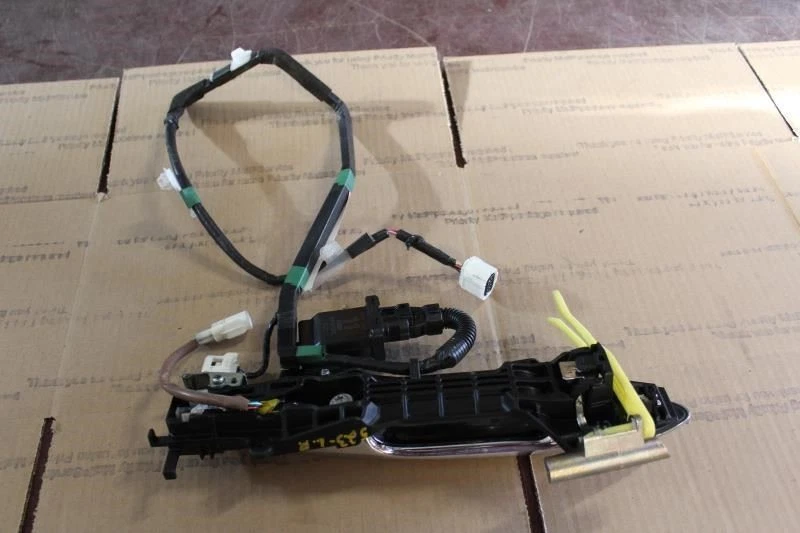 Lexus LS460 2007 manija de puerta trasera izquierda del lado del conductor cromada Foto 3 de 4