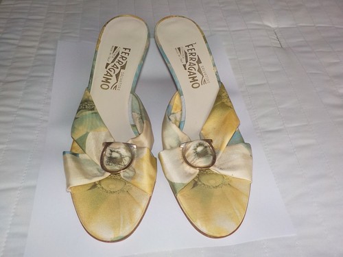 SAVATORE FERRAGAMO MEHRFARBIGE SEIDE BLUMEN SANDALEN, US-GRÖSSE 8 1/2 AA SCHMAL
