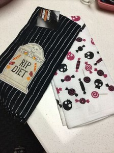 2 NEW HALLOWEEN KITCHEN  TOWELS TOMBSTONE READS RIP DIET SKULLS & ASST CANDY