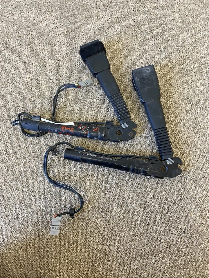 06-16 宝马 128i 135i 前驱动乘客座椅皮带扣张紧器 — 第 2/4 张图片