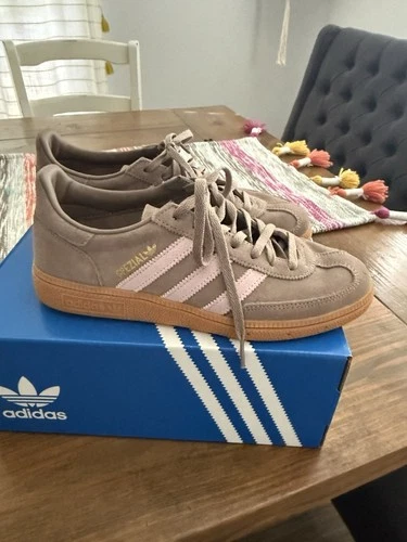adidas Originals Women's Handball Spezial Chalky Brown Pink JR3082 Size US 7