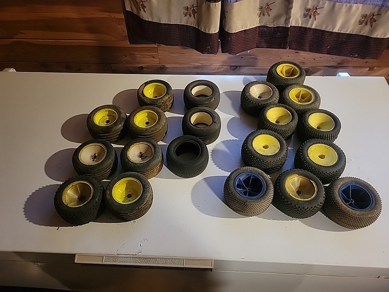Team Losi Wheels&tires HOLE Mess of Em I'm Selling Mix of Team Losi Tires Used