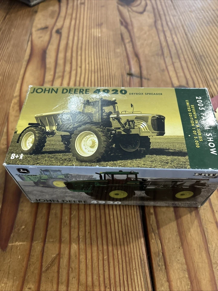 ERTL 1:64 John Deere 4920 Dry Box Spreader Diecast Model--Silver Special Edition - Image 2 of 4