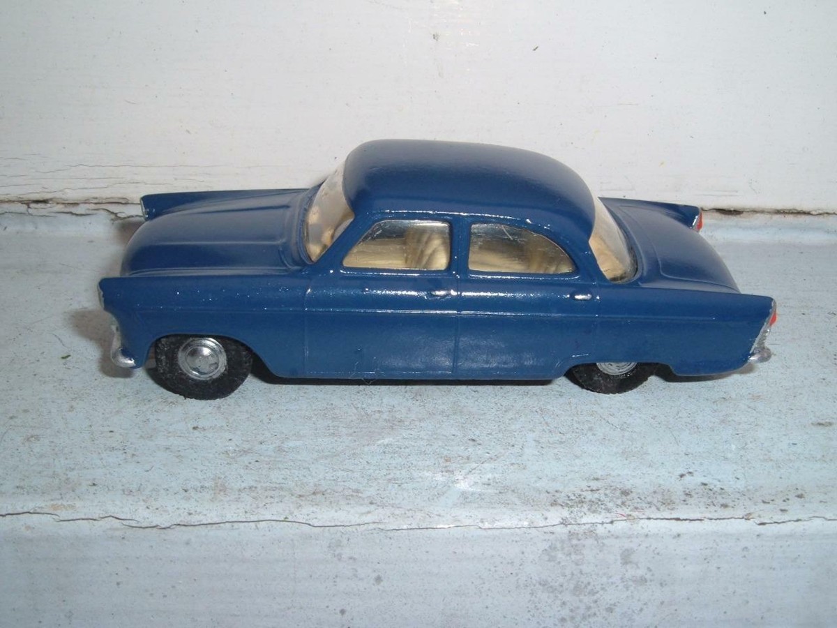 SPOT ON TRIANG FORD ZODIAC REPAINTED VINTAGE RETRO | eBay