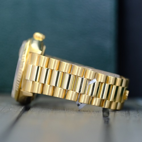 OROLOGIO ROLEX UOMO DAY-DATE ORO GIALLO 18K QUADRANTE BIANCO ROMANO LUNETTA SCANALATA 36MM - Foto 3 di 7