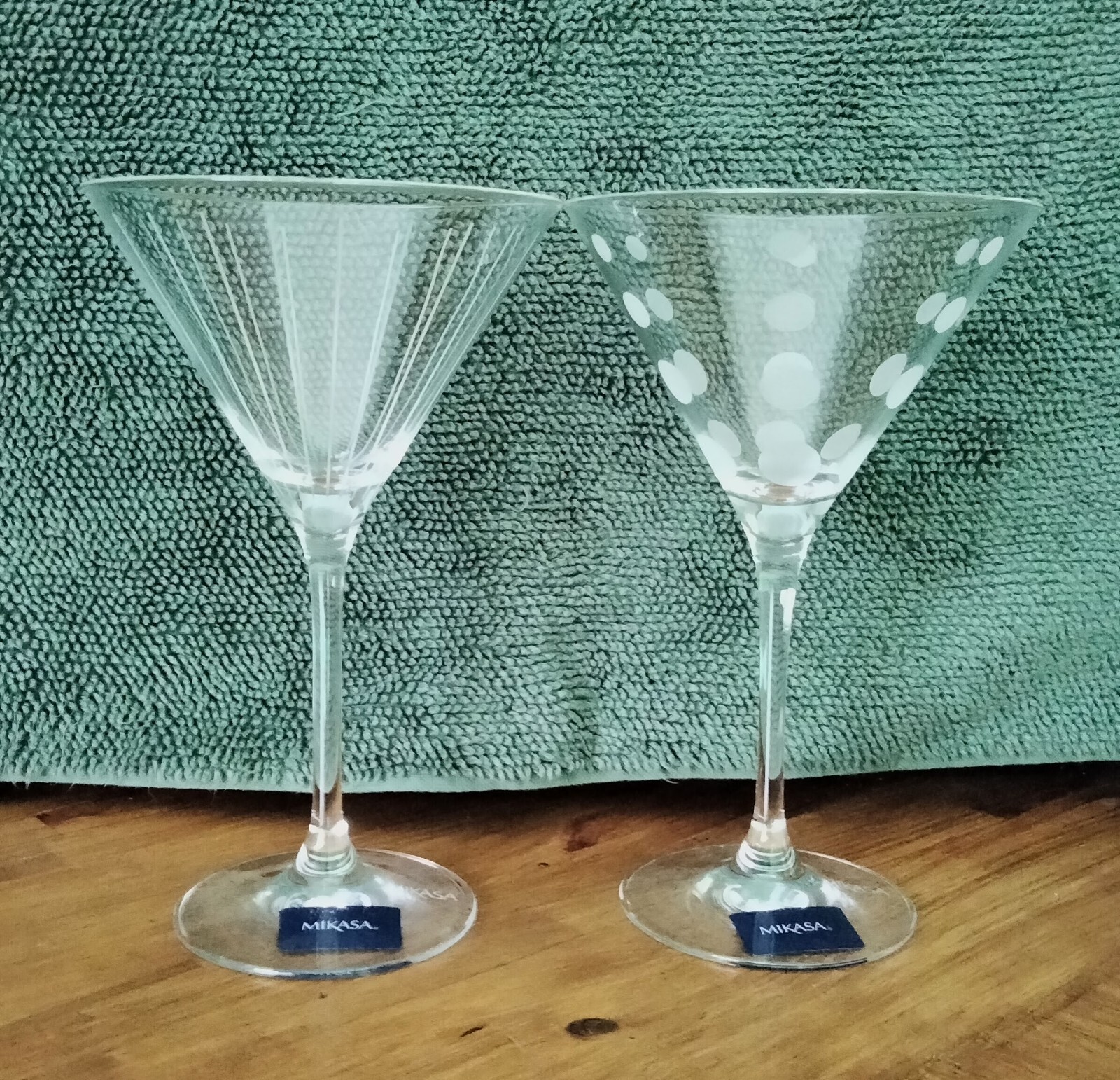 Pair of Mikasa Cheers Etched Martini Cocktail Gin Crystal Glasses spot