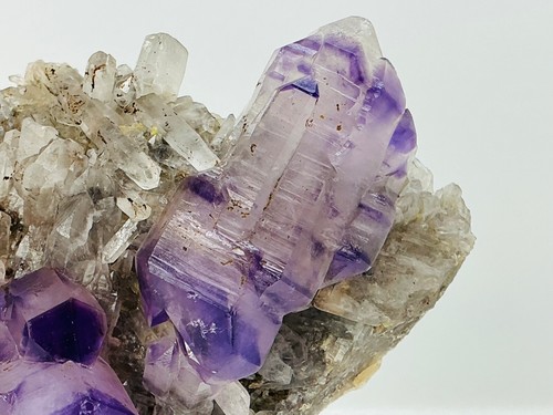 A Sceptre Quartz var. Amatista, Distrito de Ambilobe, Región Diana, Madagascar - Imagen 3 de 11