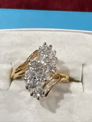 Beautiful Cluster Ring Size 8 Shiny Stones