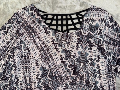 Maurices Shirt Women's XXL Ivory Top Abstract Tribal All Over Print Semi Sheer - Picture 2 of 18