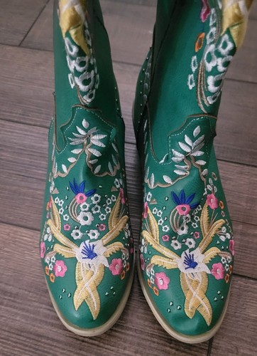 Faux Leather Green Floral Cowgirl Boots Women's Size 6.5 - Picture 2 of 7