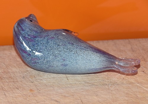 Dark Grey / Pink glass heavy Harp Sealion 17 cms high possibly Langham - Picture 3 of 4