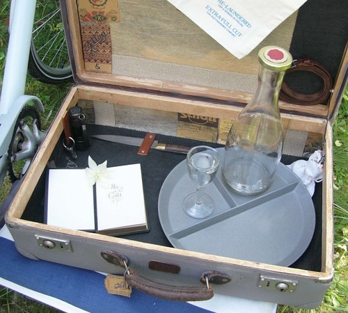 Stilvoll gestalteter Reise-Picknick-Koffer mit Accessoires 20er Jahre UNIKAT - Bild 2 von 11