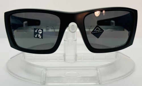 New Oakley Fuel Cell Sunglasses / Matte Black / Prizm Grey Polarized / 009096-J3 - Picture 2 of 5