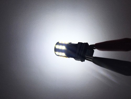 White LED 3156 3157 Backup Reverse Light Bulbs For 1999-2006 Jeep Grand Cherokee - Picture 3 of 3