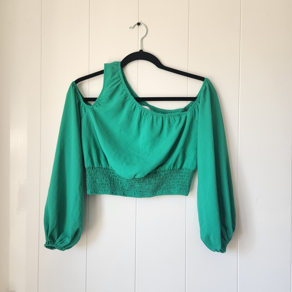 Winnie & Co Green Crop Top Sz6 Shoulder cut outLong bubble sleeve Shirred Waist