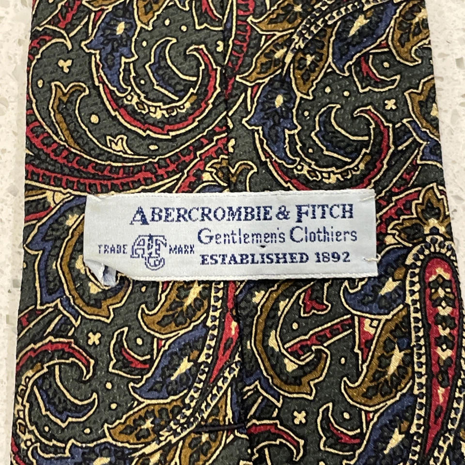 Corbata con estampado de cachemira Abercrombie & Fitch para hombre 100 % seda 58" de largo 3,5" de ancho Foto 2 de 4