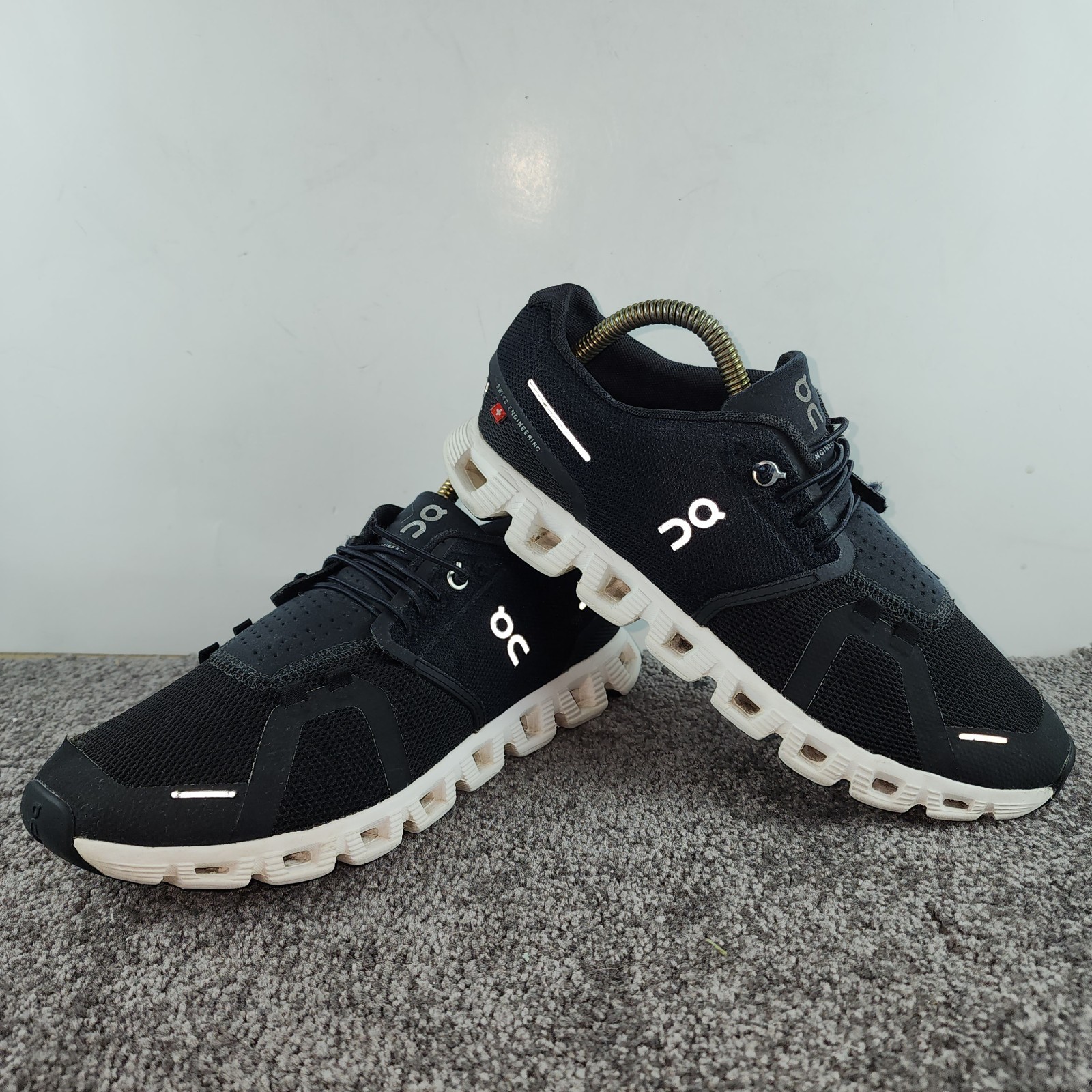 On Cloud Womens Black & White Light Walking /Running Athletic Shoes US Size 9.5-image