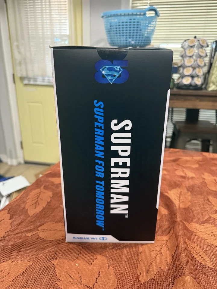 Nueva estatua de vinilo DC Multiverse McFarlane Toys Superman For Tomorrow Foto 2 de 4