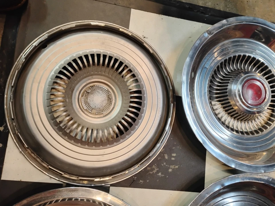 Cubierta de rueda tapacubos 4 1975-1978 Ford Granada Comet Maverick Monarch Zephyr 14" Foto 2 de 2