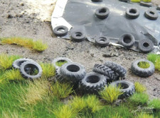 Juweela 28236 Traktorreifen Treckerreifen Altreifen, ca. 28 Stück, Spur H0, 1:87