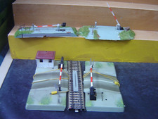 Märklin HO Bahnübergang m. Gleisstücken Metallgleis "Gebraucht"(453)