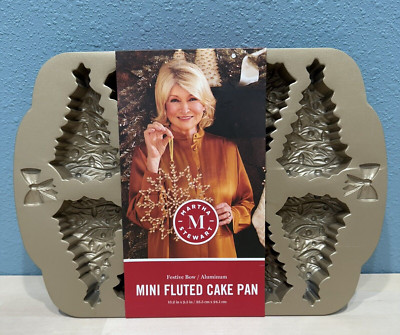 Martha Stewart Mini Fluted Cake Pan  10 Mini Tree Cakes  Non Stick Aluminum New