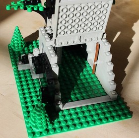 LEGO Castle: Camouflaged Outpost (6066) Missing Feathers w/Instructions & Spares