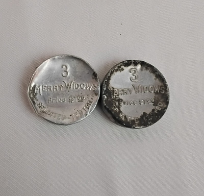 Merry Widows Vintage Condom Tins With dried out condom inside Broken #W4667