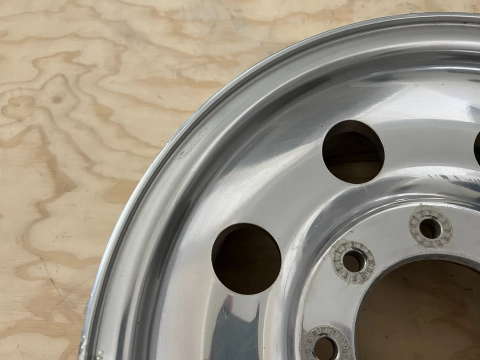 Llanta Ford F250 F350 Super Duty Excursion 1999-2005 16x7" OEM 3338 pulida Foto 2 de 4