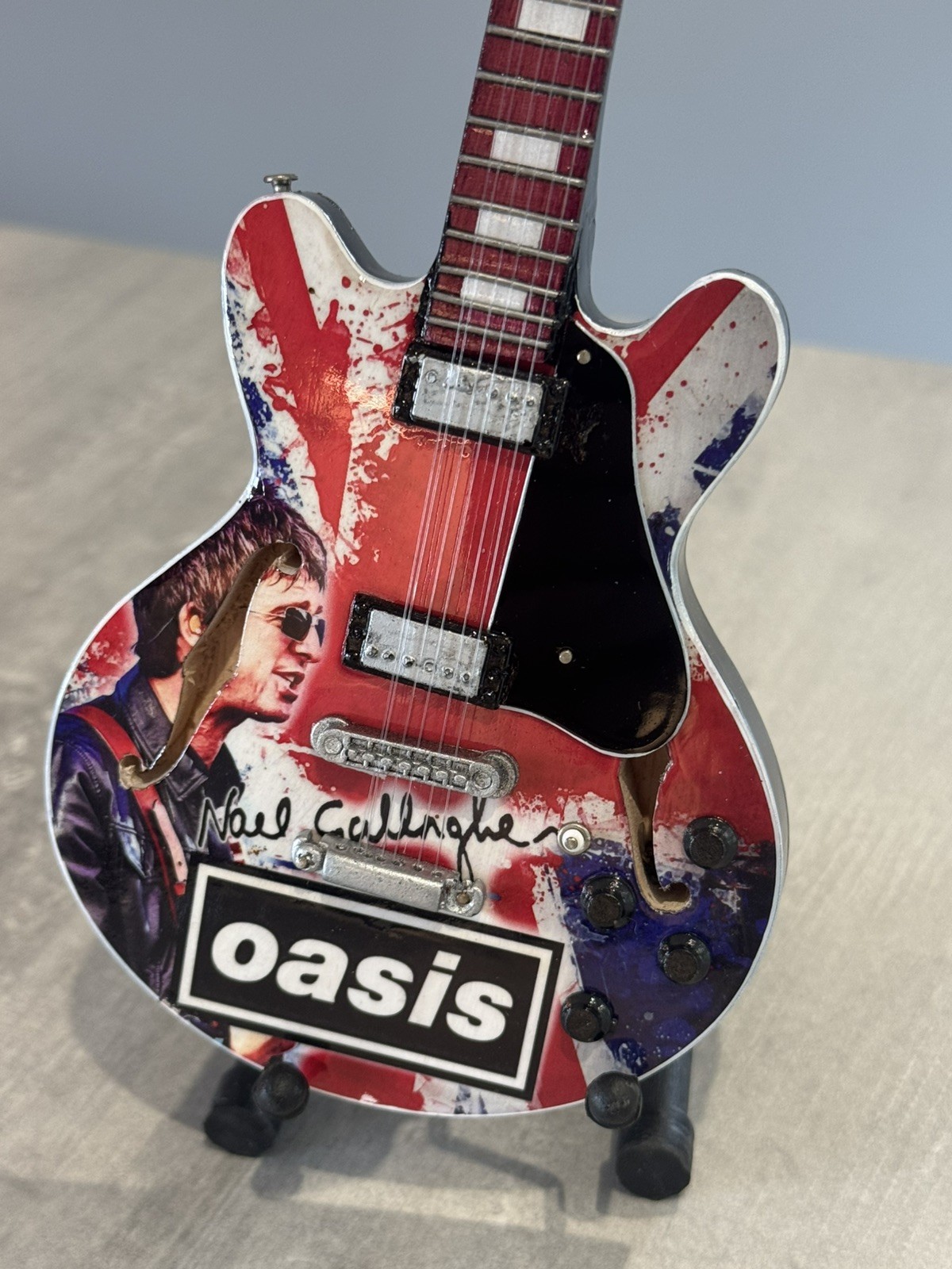 Oasis miniature Guitar - 10 inches tall - includes stand - UK stock