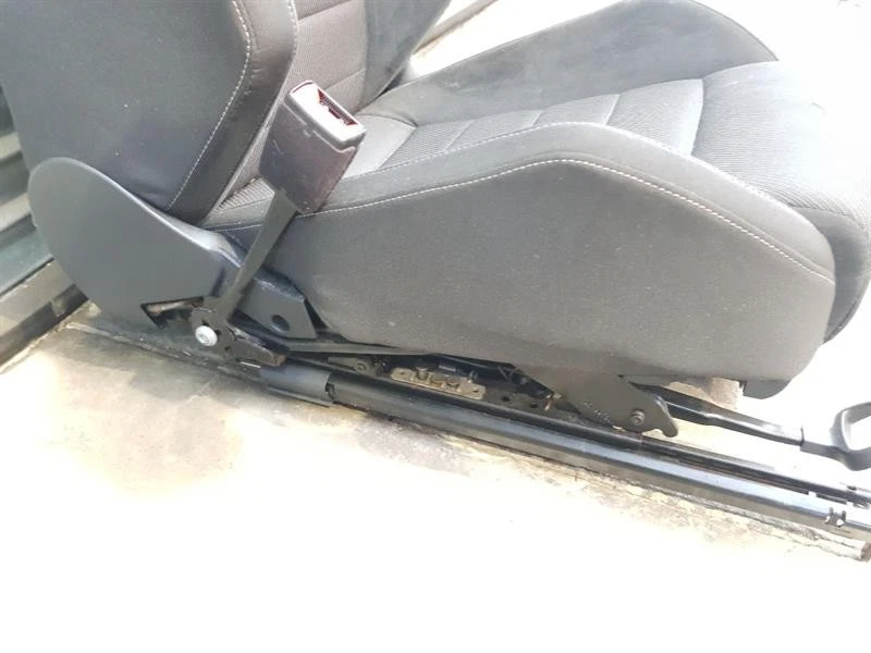 2017-2020 MK7.5 VOLKSWAGEN GOLF r FRONT SEAT LH PASSENGER SIDE 3 DOOR HATCHBACK - Image 4 of 4