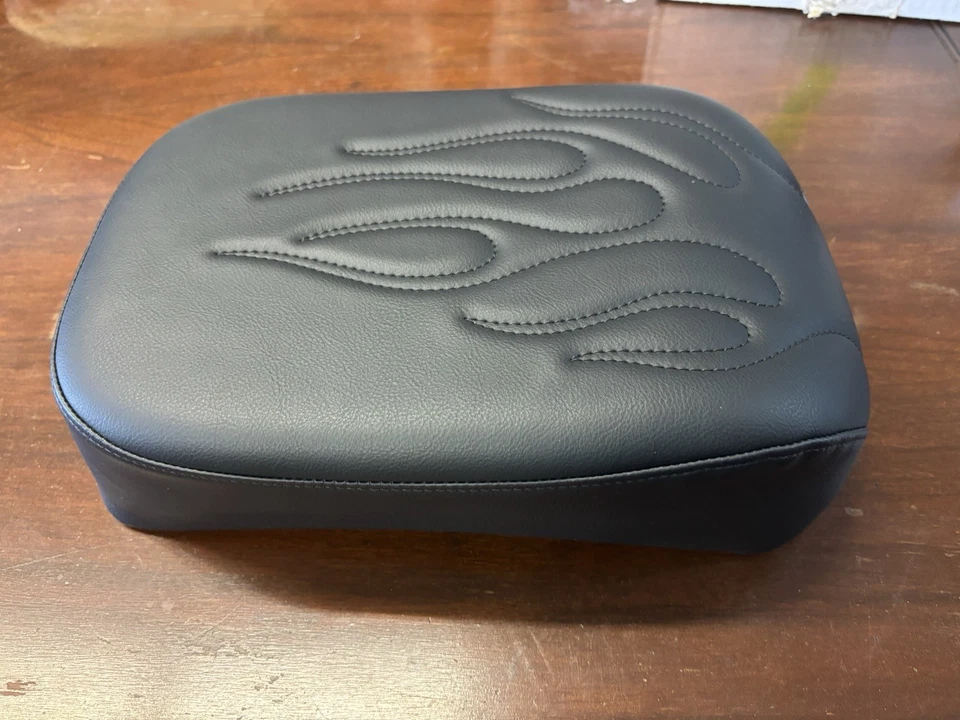 Black Solo Flame Driver Seat For Yamaha V Star 1100- 00' and Up - Image 3 of 4