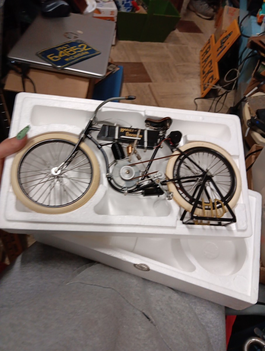 1903-1904 Harley Davidson Motorcycle Authentic Replica New