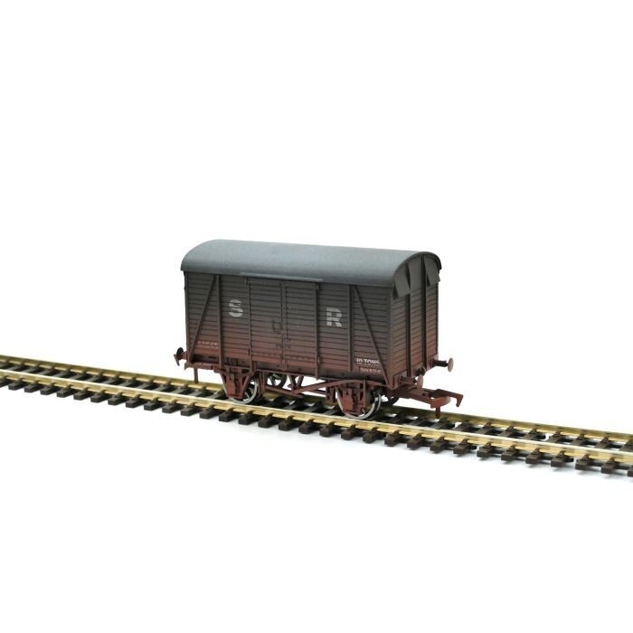 Dapol 4F-021-040 Box Van SR 44645 Weathered