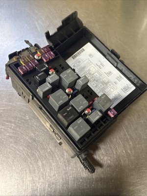 2005 CHEVROLET MALIBU Engine Fuse Box 2.2L AT 22734978