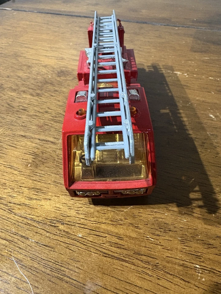 Camión modelo Matchbox Super Kings K-9 Fire Tender escala 1/24 Foto 3 de 4