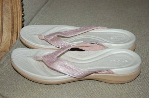 WOMEN'S CROCS CAPRI 5 V BEIGE CREAM PINK SEQUIN FLIP FLOP SANDAL 6 - Picture 2 of 5