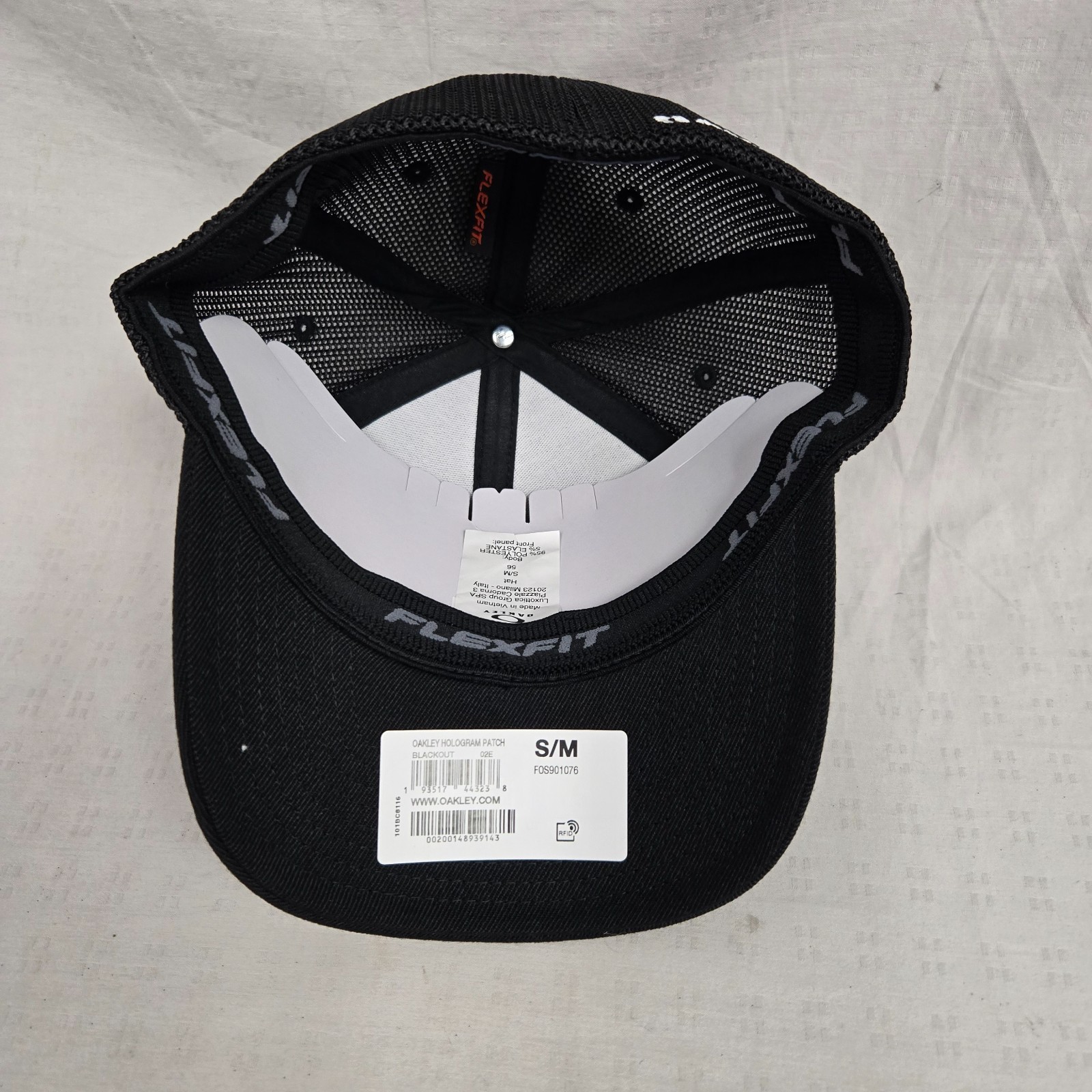 Oakley Hologram Patch Trucker Stretch-Fitted Mesh Hat Blackout Small/Medium