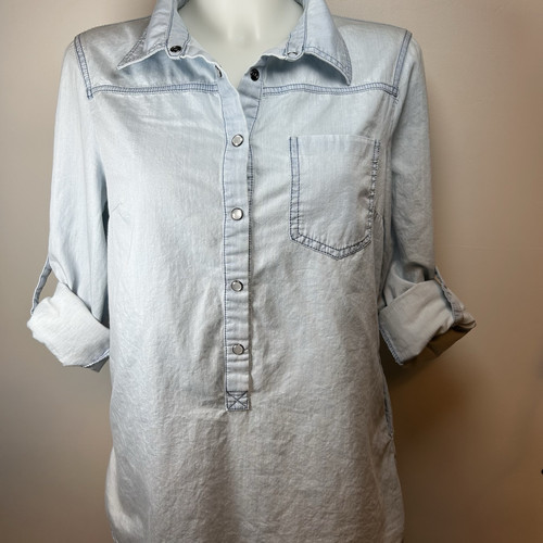 Jean Shirt Womens Size Large Blue Pullover Top Pearl Snap 3/4 Rolled Sleeves - Picture 1 of 19