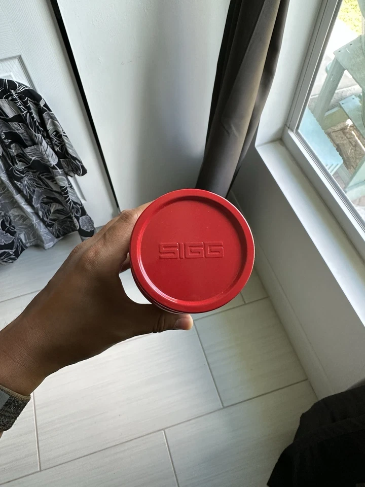 Supreme SIGG 0.75L Vacuum Insulated Bottle Red - Image 4 of 4