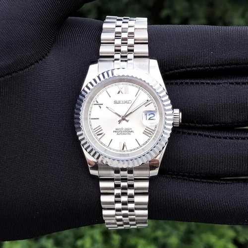 Seikmod Seikojust NH35 Aut Roman Dial | Fluted Bezel | Jubilee | 200M WR - Picture 2 of 6