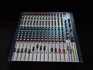 Consola de mezclas profesional Soundcraft GB2R versión de 12 2 canales